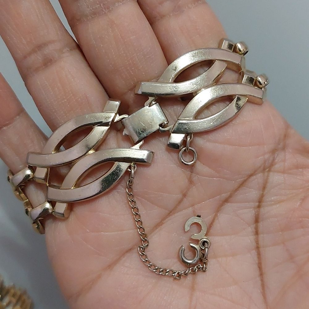 Vintage Monet High Gloss Gold Tone Interlocking Curved Bars Panel Bracelet